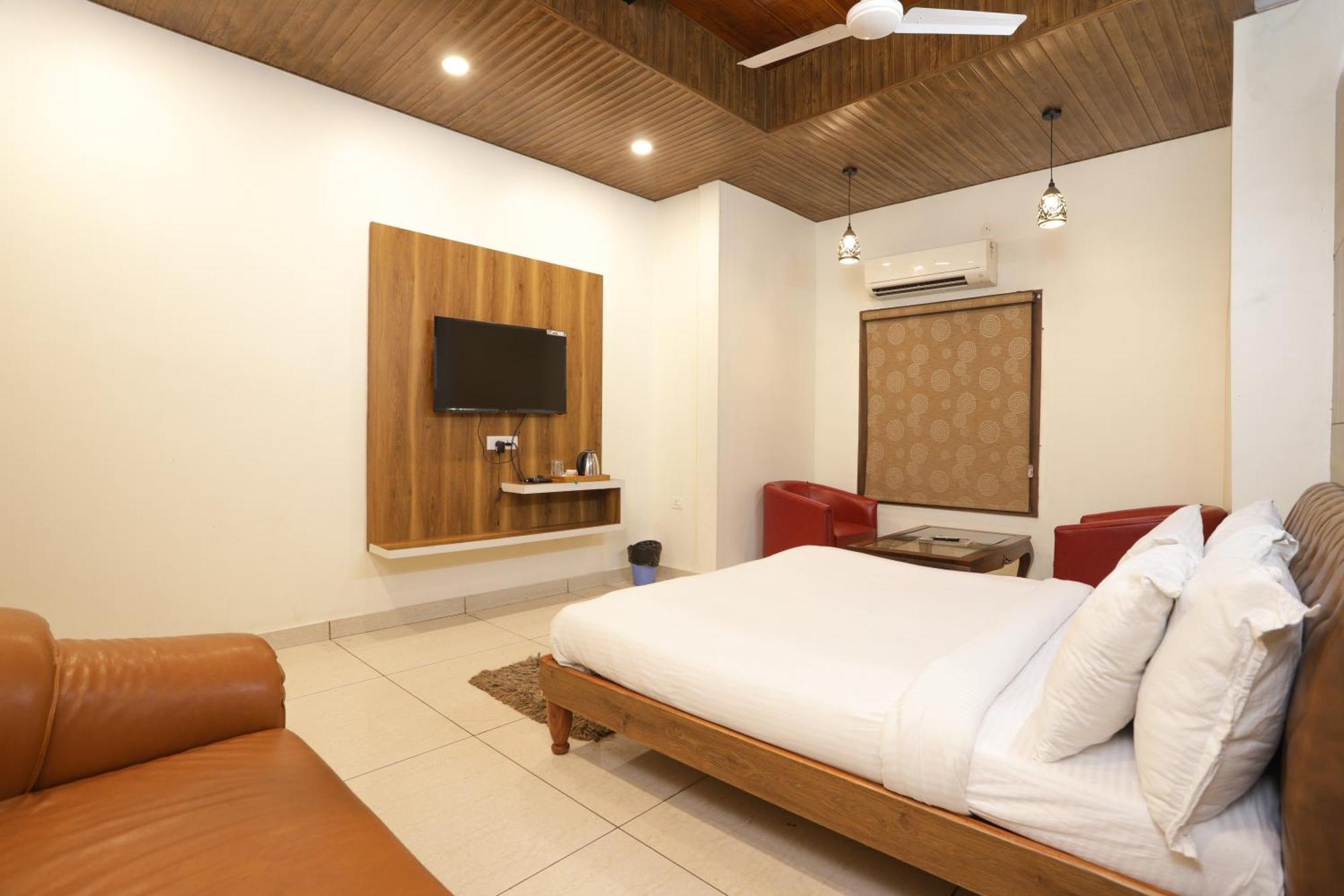 Hotel Razia Inn Hisār Exterior foto